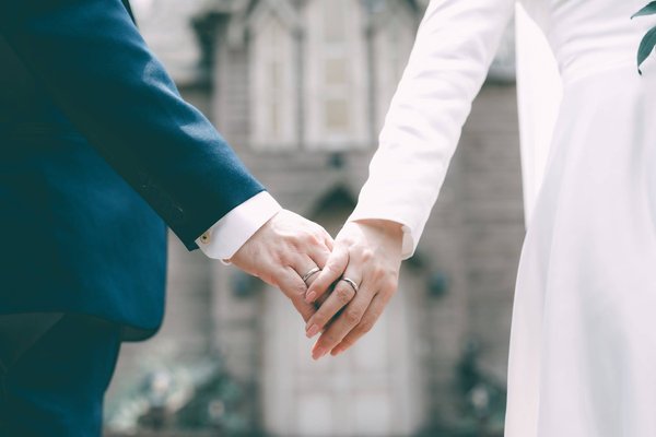 Qui paie la bague de mariage ?